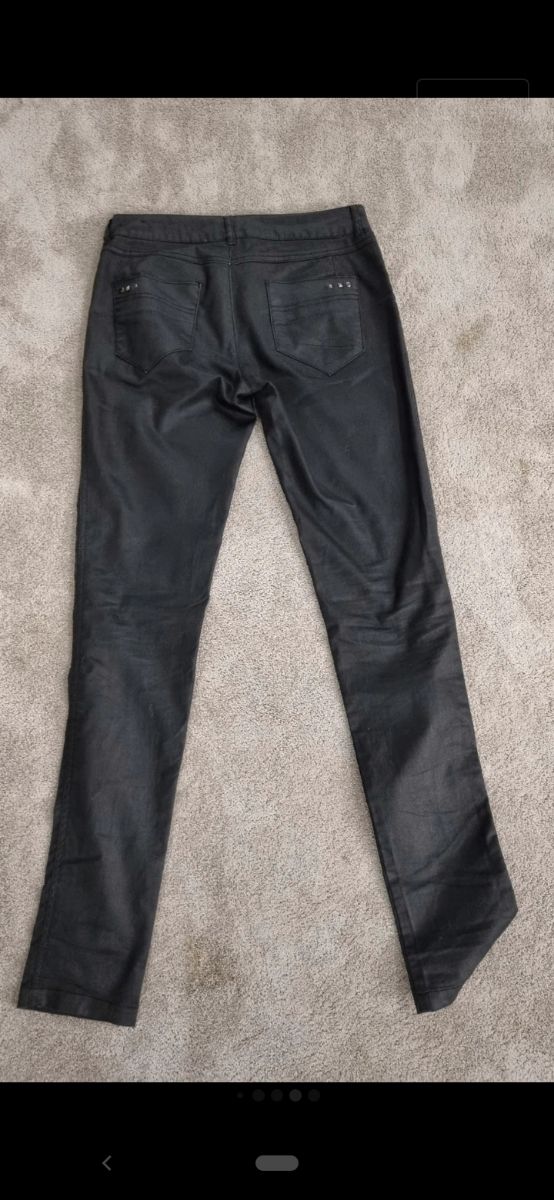 Pantalón vaquero negro 