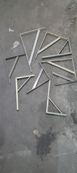 Escuadras para estantes