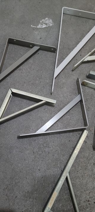 Escuadras para estantes