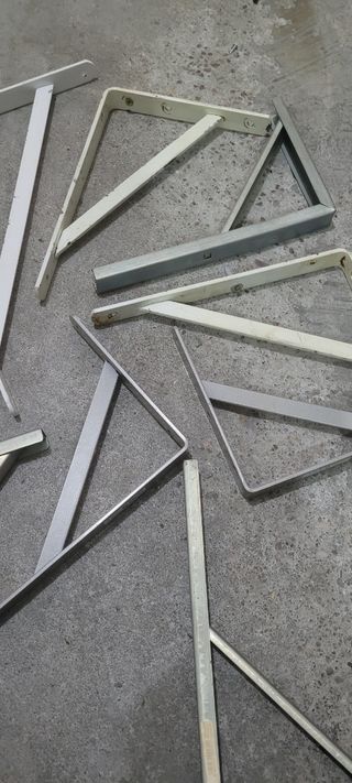 Escuadras para estantes