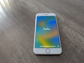 iPhone 8 Plus Rosa 64GB con muchos accesorios