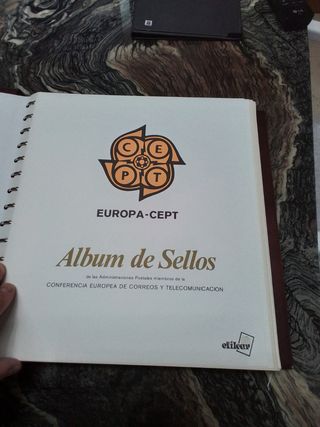 Sellos tema Europa con albunes sin usar