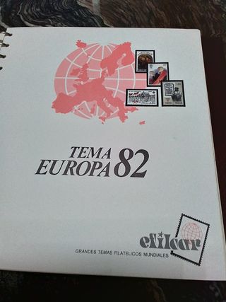 Sellos tema Europa con albunes sin usar