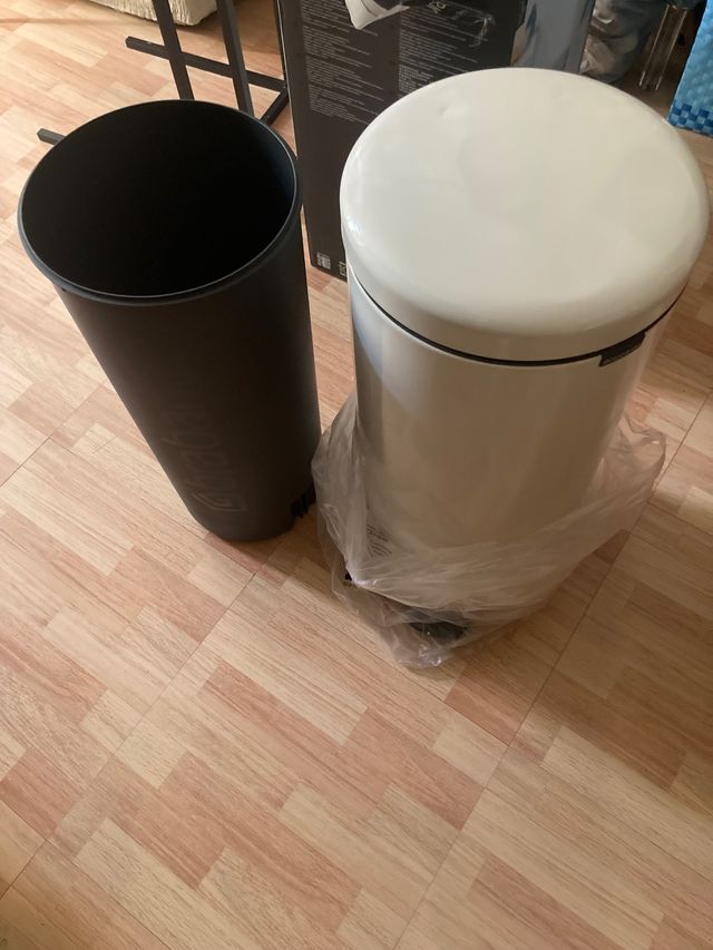 cubo Brabantia nuevo en su caja de 30 litros