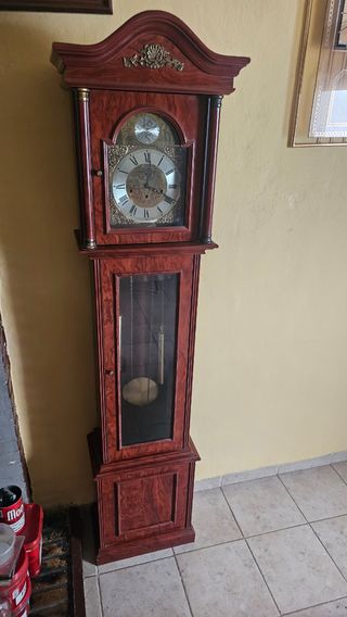 Reloj de péndulo antiguo