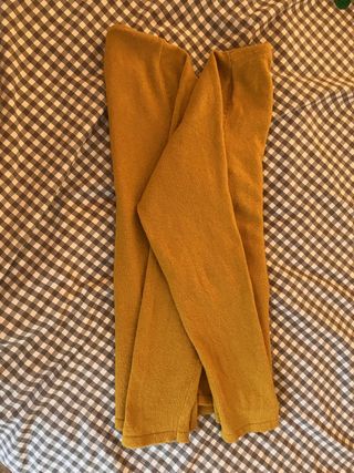 Jersey fino con botones detrás mostaza Nice Things