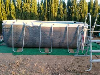 Piscina plástico. 9.000 l.