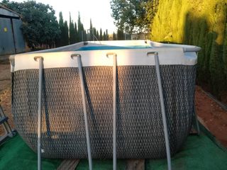 Piscina plástico. 9.000 l.