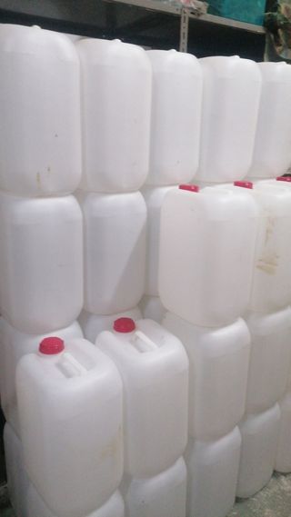 Garrafas de plástico nuevas