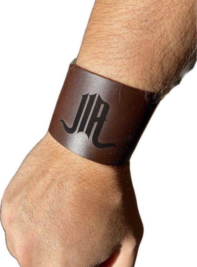 pulseira moto-ciclista larga em pele personalizada