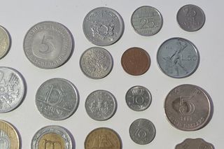 Lote 34 monedas mundiales variadas