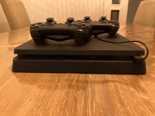 PlayStation 4 slim 500GB 2 mandos Dualshock