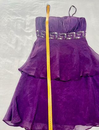 Vestido de fiesta de gasa y pedrería morado