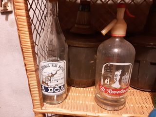 Botellas de gaseosa sifones y garrafones