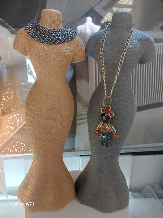 EXPOSITOR DE COLLARES TAMAÑO GRANDE 62CM DE ALTO.