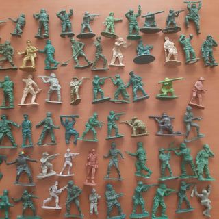 Lote de 130 Soldados Monocromáticos Antigos 5/6cm