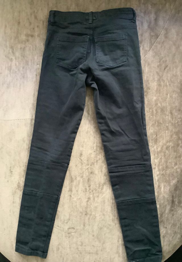 Vaquero negro pitillo de Zara talla 10 años