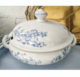 Sopera antigua de loza