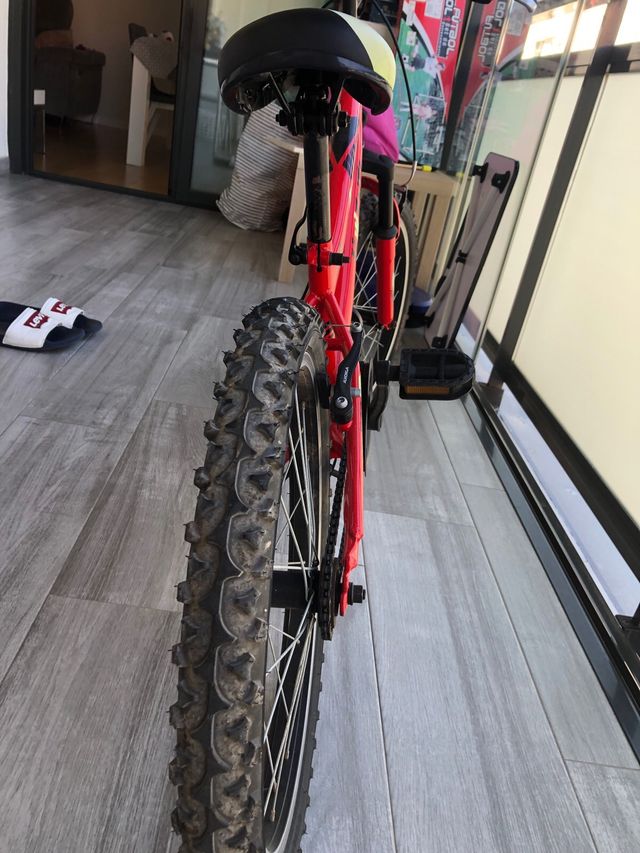 Bicicleta roja talla 8 años