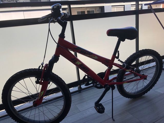 Bicicleta roja talla 8 años