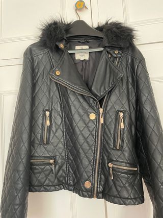 cazadora acolchada tipo motera polipiel