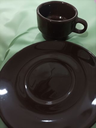 tazas de café con plato