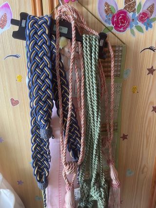 Sujeta cortinas colgador