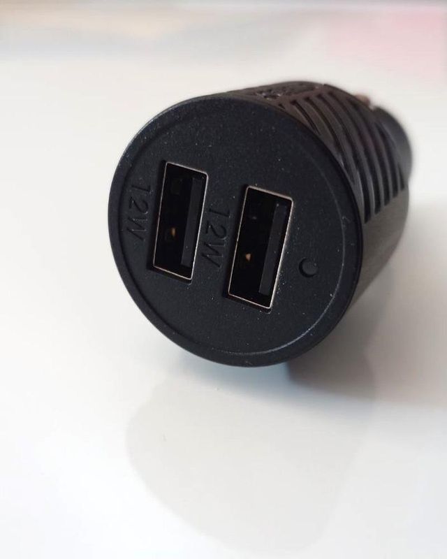 Caricabatteria da auto Due porte USB-A 12W+ USB-A 12W