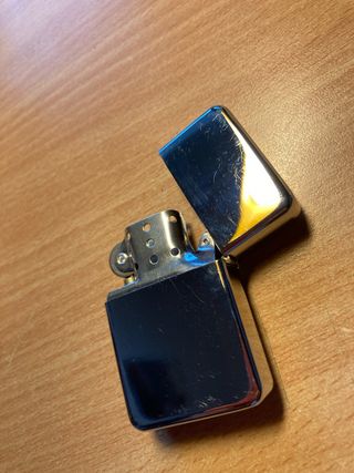 Accendino zippo che Guevara benzina