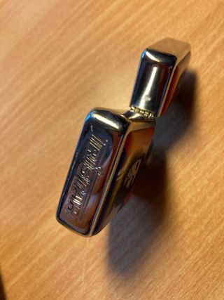 Accendino zippo che Guevara benzina