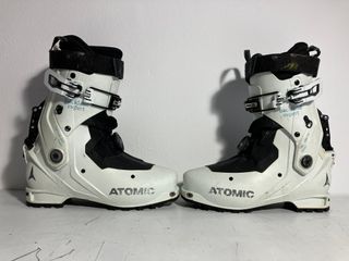 Botas de travesía atomic backland expert.