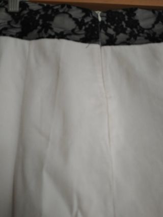 Falda midi linea A, blanco y negro, encaje y lazo