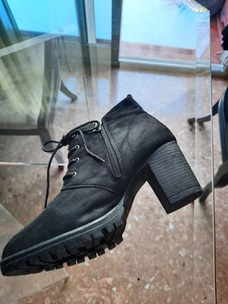 Botines negros de tacón