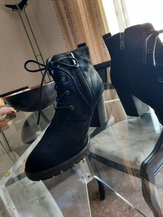 Botines negros de tacón