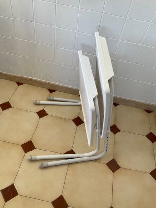 Mesa auxiliar plegable blanca