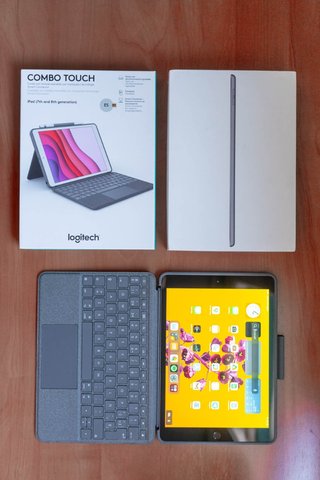 iPad 8th 32GB + Logitech Combo touch