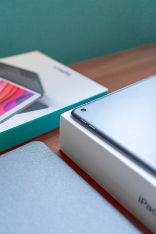 iPad 8th 32GB + Logitech Combo touch