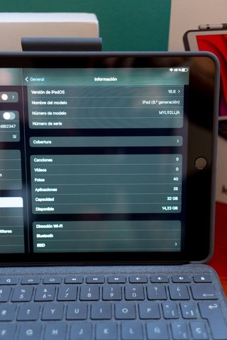iPad 8th 32GB + Logitech Combo touch