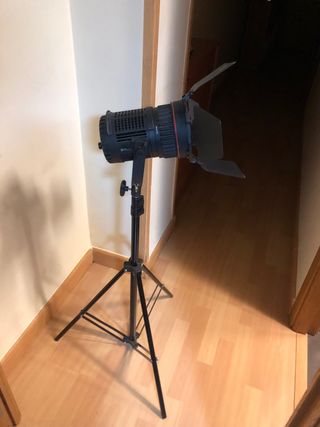 Foco estudio fotografico y trípode