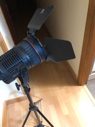 Foco estudio fotografico y trípode