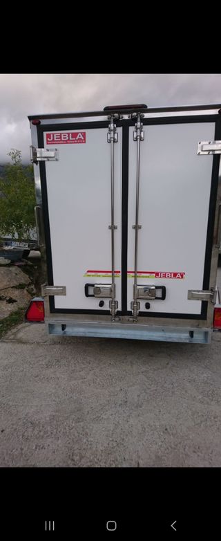 Remolque isotermo jebla