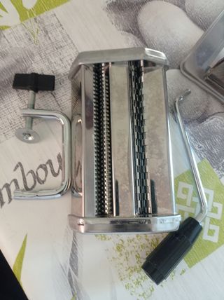 Macchinetta per la pasta con accessorio