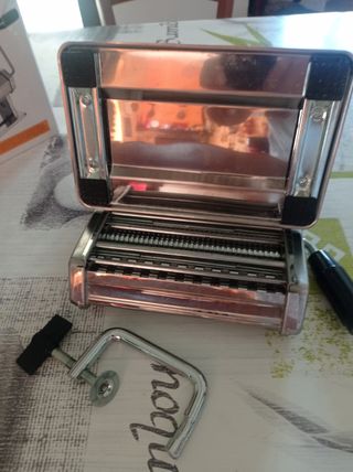 Macchinetta per la pasta con accessorio