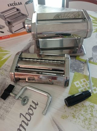 Macchinetta per la pasta con accessorio