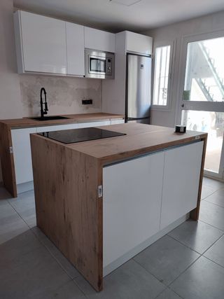 Carpintero, montador, manitas.