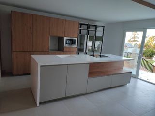 Carpintero, montador, manitas.