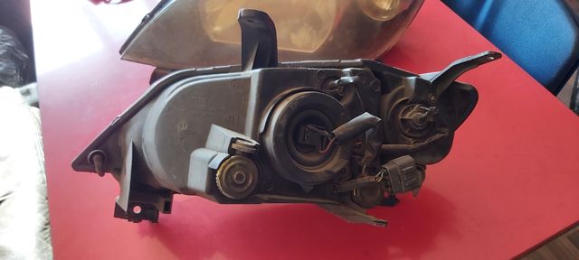 PAREJA FAROS MAZDA 2