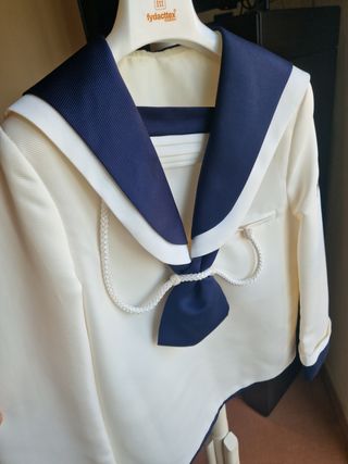 traje comunión niño talla 8 años está nuevo..