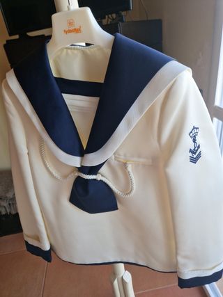 traje comunión niño talla 8 años está nuevo..