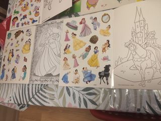 Cuaderno de pegatinas y dibujos